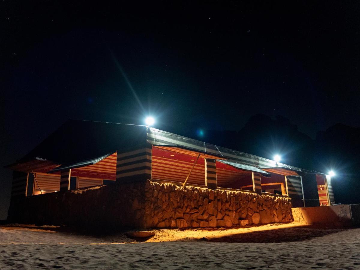 Hôtel Rotana Camp à Wadi Rum Extérieur photo