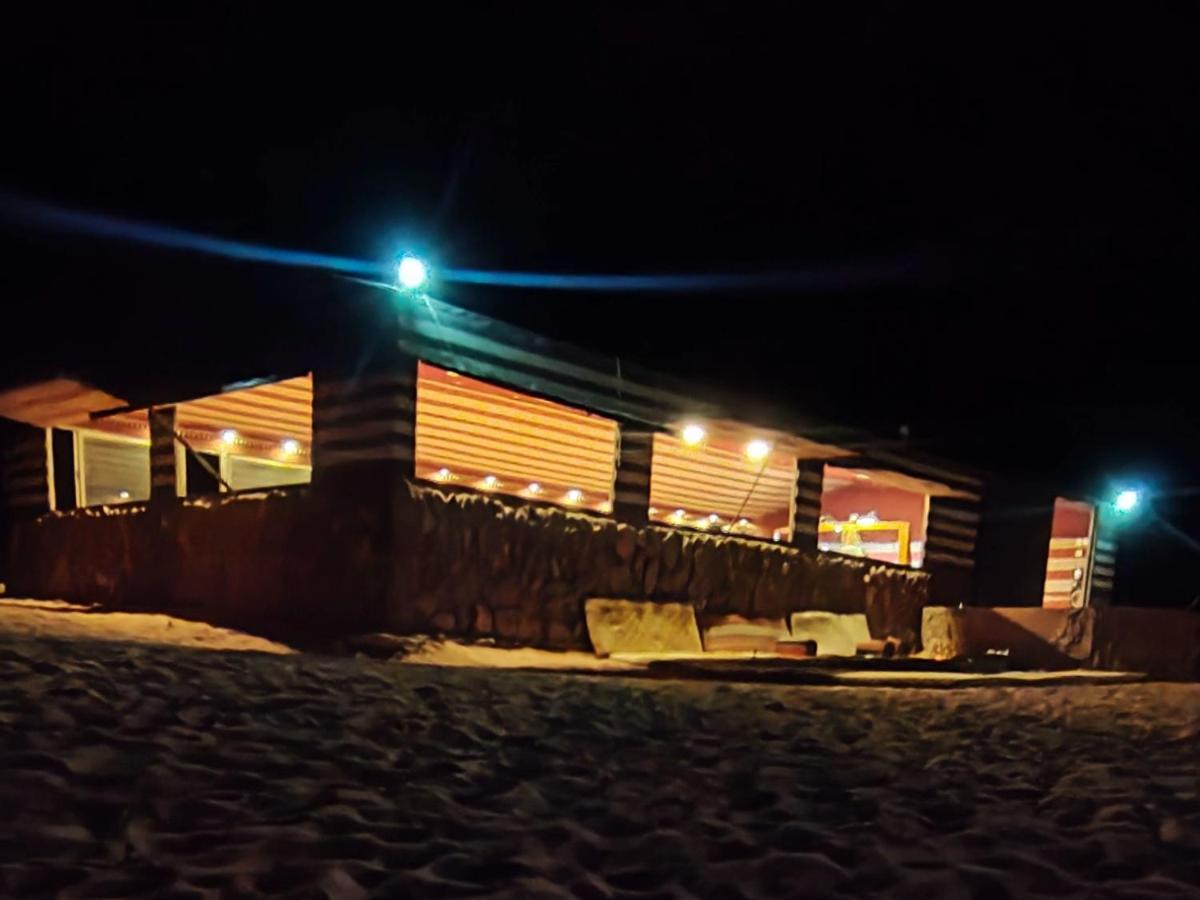 Hôtel Rotana Camp à Wadi Rum Extérieur photo